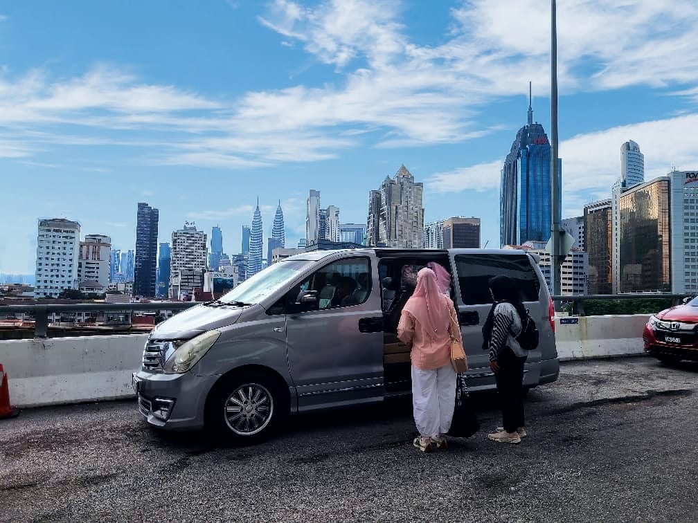 Latte%20and%20croissant